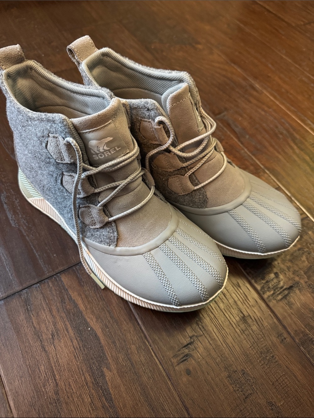 Sorel Women's Light Grey Waterproof Lace-Up Winter Duck Boots